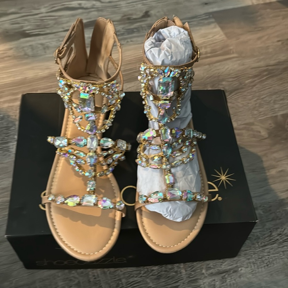 Size 8.5 JustFab gladiator sandals w/ diamond embellishment & gold accents